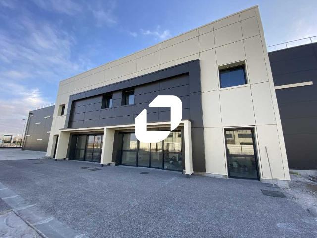 Local Commercial location à Meaux, Le Mesnil-amelot