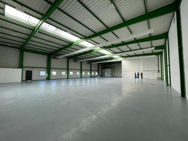 Local Commercial location à Meaux, Le Mesnil-amelot