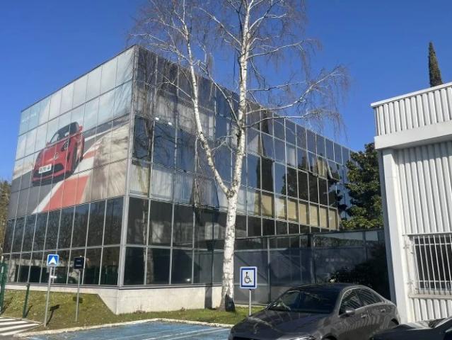 Local Commercial location à Palaiseau, Les Ulis