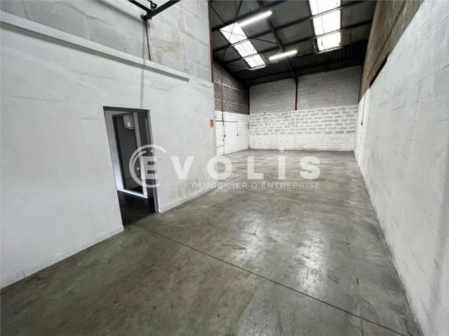 Local Commercial location à Lisses, Essonne
