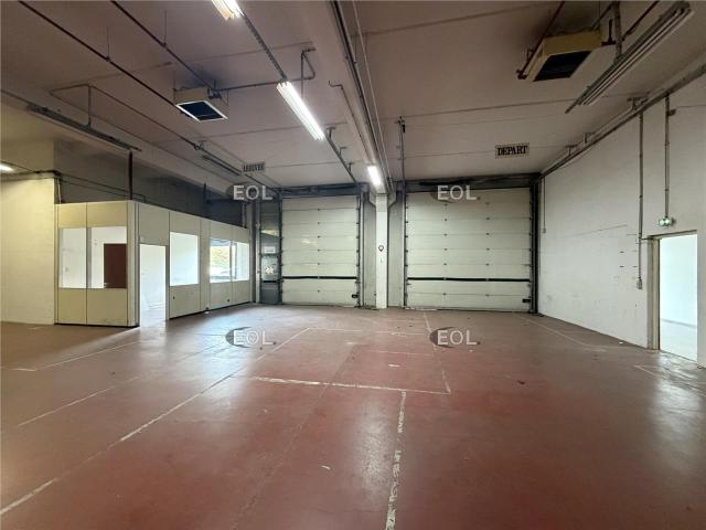 Local Commercial location à Évry, Lisses