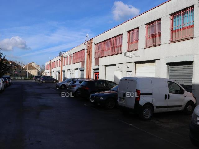 Local Commercial location à Évry, Lisses