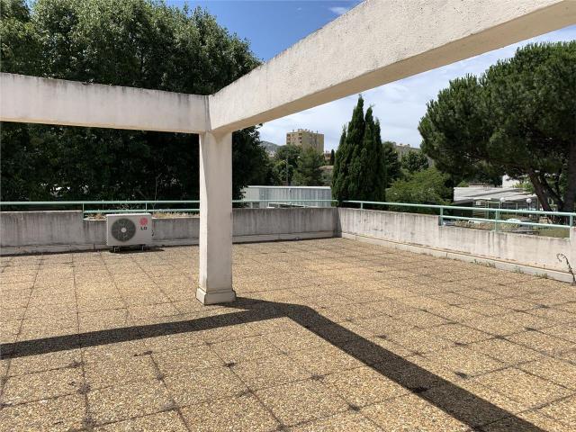 Local Commercial location à Marseille