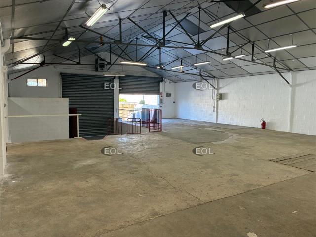 Local Commercial location à Melun, La Rochette