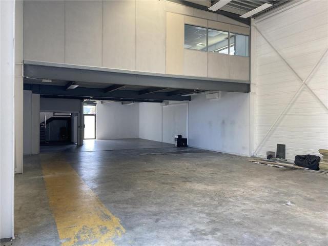 Local Commercial location à Bordeaux, Mérignac