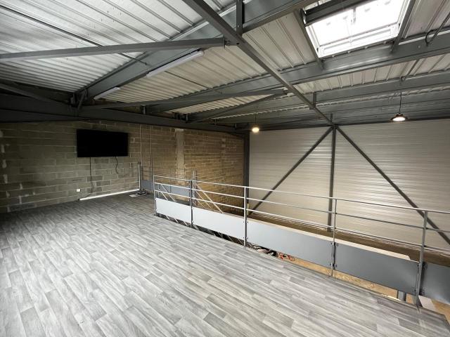 Local Commercial location à Bordeaux, Mérignac