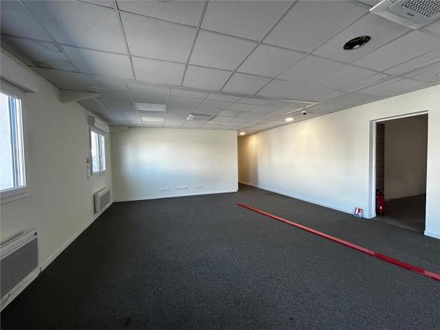 Local Commercial location à Bordeaux, Mérignac