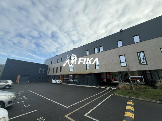 Local Commercial location à Bordeaux, Mérignac