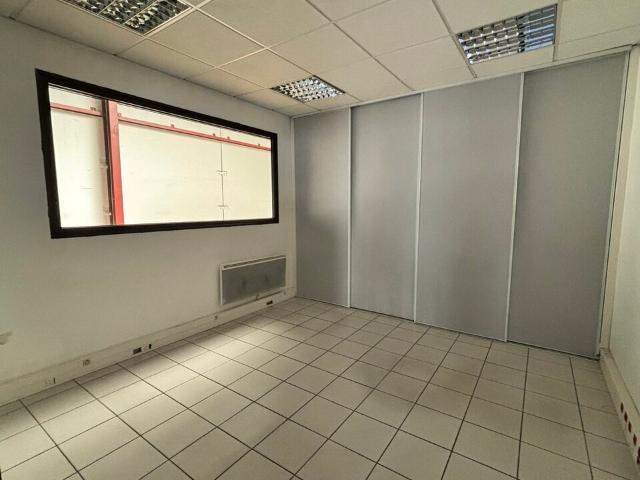 Local Commercial location à Bordeaux, Mérignac