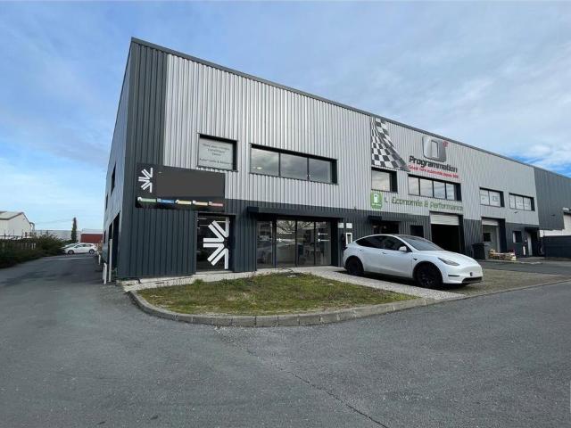 Local Commercial location à Bordeaux, Mérignac