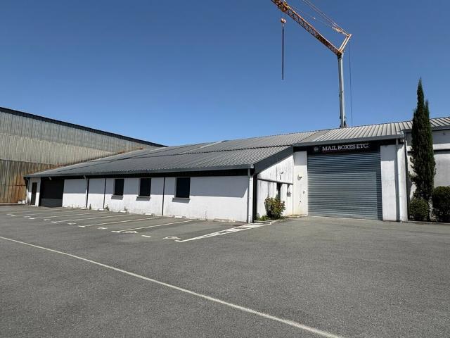 Local Commercial location à Bordeaux, Mérignac