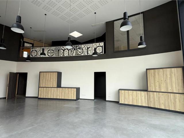 Local Commercial location à Bourg-en-Bresse, Saint-denis-lès-bourg