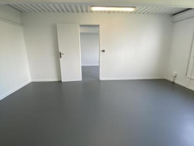 Local Commercial location à Bobigny, Vaux-montreuil