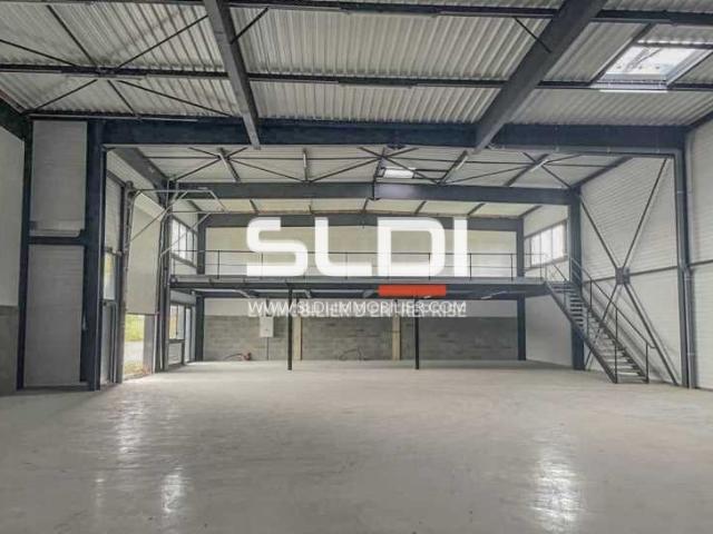 Local Commercial location à Bourg-en-Bresse, Frans