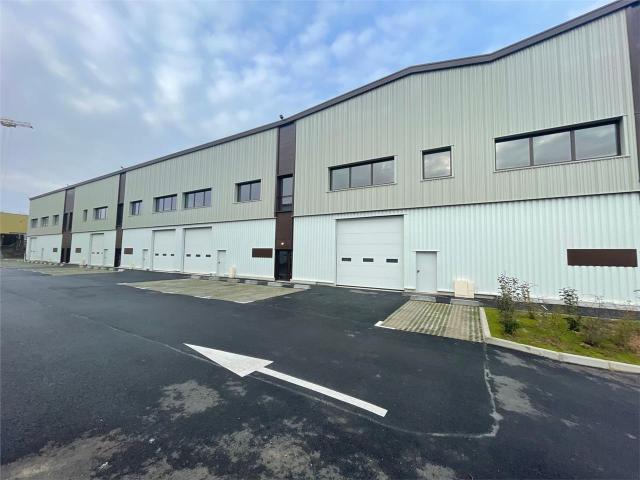 Local Commercial location à Pontoise, Osny