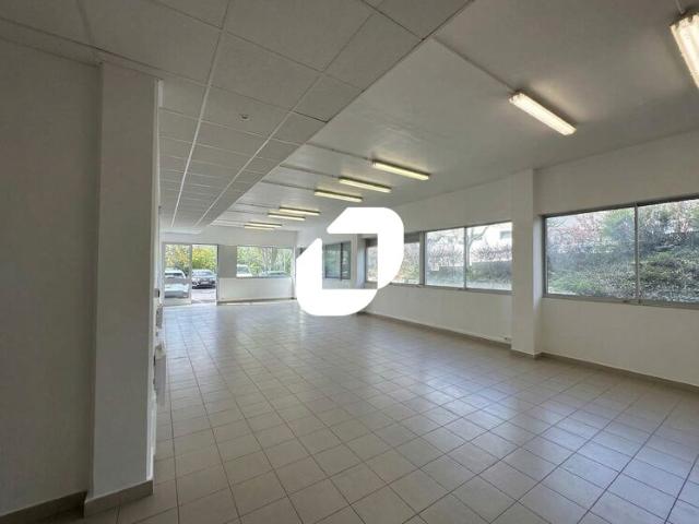 Local Commercial location à Palaiseau