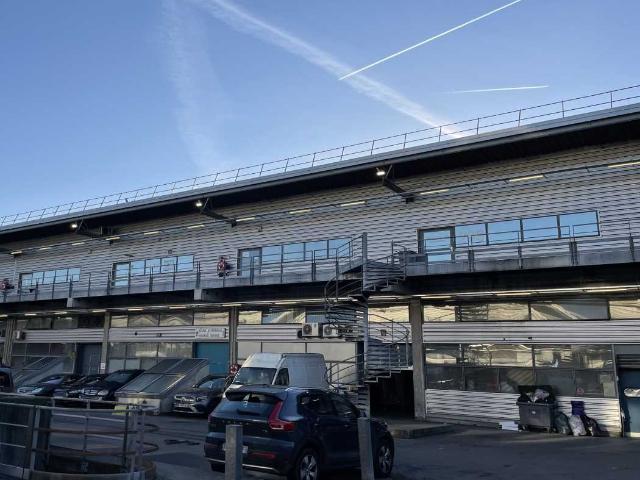 Local Commercial location à Mairie - Hoche, Pantin