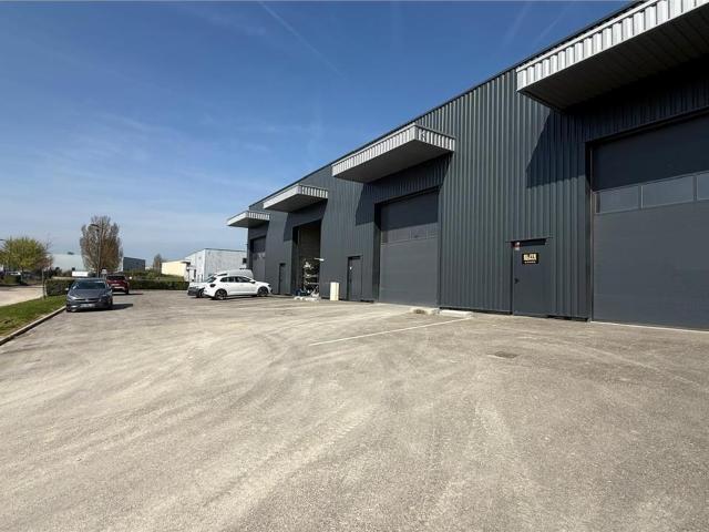 Local Commercial location à Bourg-en-Bresse, Péronnas