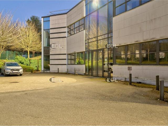 Local Commercial location à Roissy-en-France, Val-d'Oise