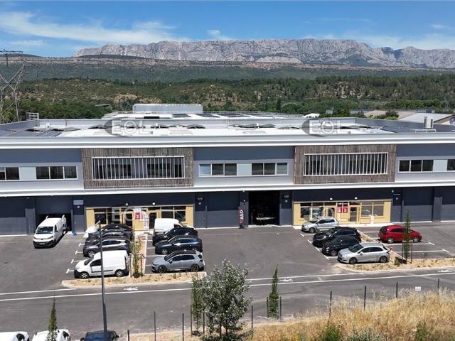 Local Commercial location à Aix-en-Provence, Peynier