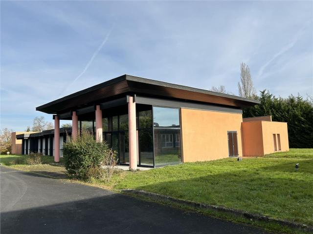 Local Commercial location à Périgueux, Saint-martial-d'artenset