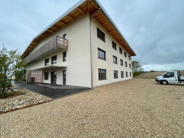 Local Commercial location à Belley, Saint-maurice-de-rémens