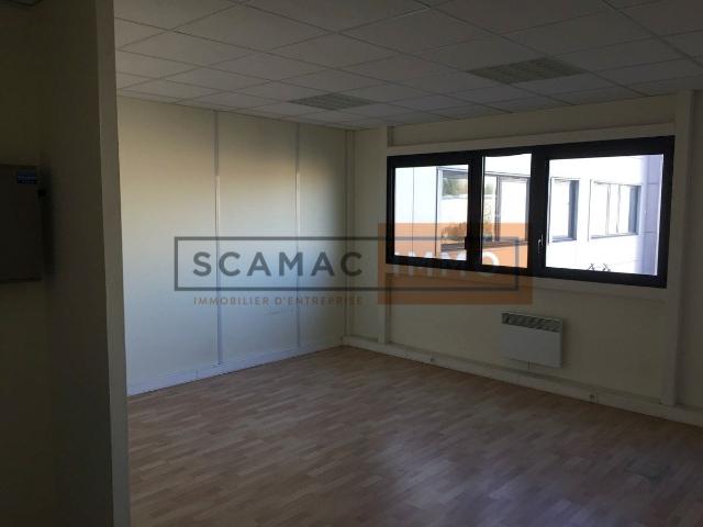 Local Commercial location à Pontoise, Saint-ouen-l'aumône