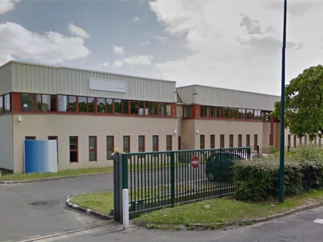 Local Commercial location à Pontoise, Saint-ouen-l'aumône