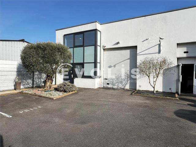 Local Commercial location à Évry, Saint-pierre-du-perray