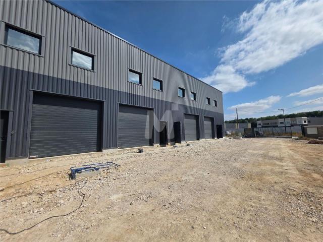 Local Commercial location à Évry, Saint-pierre-du-perray
