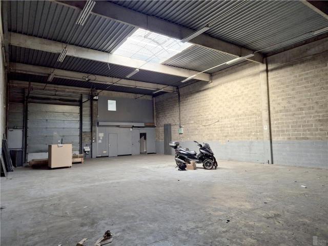 Local Commercial location à Torcy, Saint-thibault-des-vignes