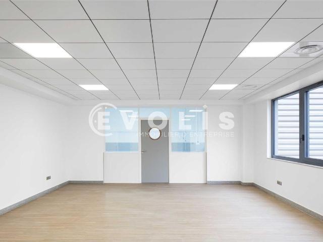 Local Commercial location à Palaiseau, Sainte-geneviève-des-bois