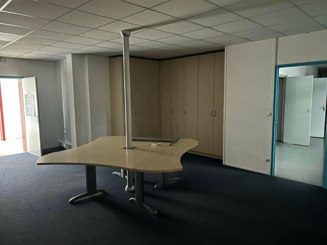 Local Commercial location à Mulhouse, Sausheim