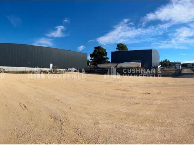 Local Commercial location à Arrondissement de Toulon, Signes