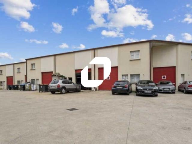 Local Commercial location à Stains, Seine-Saint-Denis