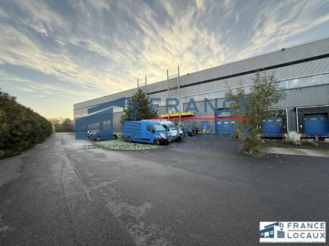 Local Commercial location à Saint-Denis, Stains
