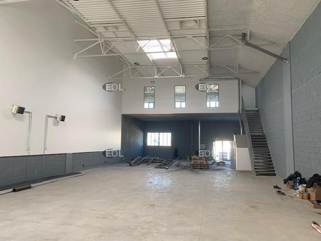 Local Commercial location à Melun, Vaux-le-pénil