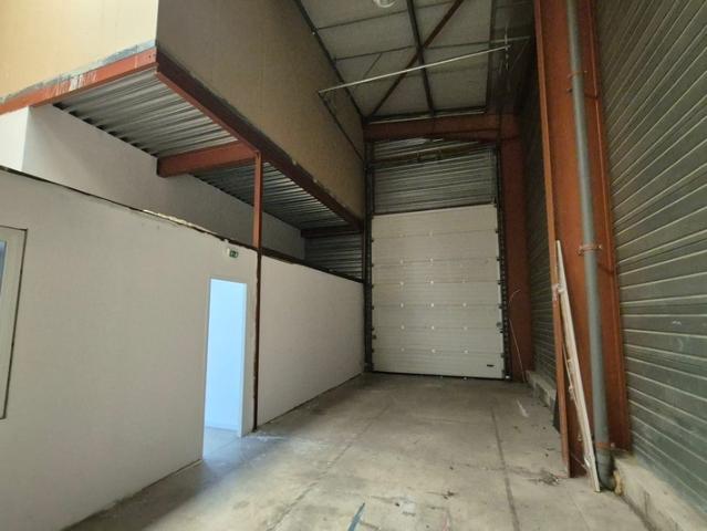 Local Commercial location à Béziers, Vias