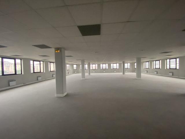 Local Commercial location à L'Haÿ-les-Roses, Vitry-sur-seine