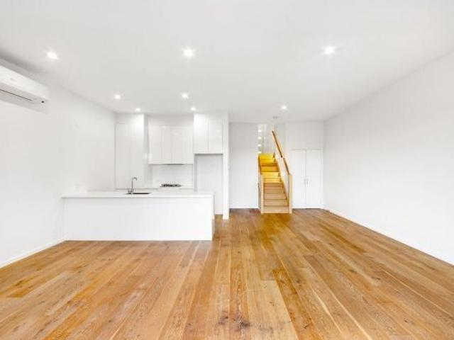 Townhouse for rent in Camerons Creek, Victoria