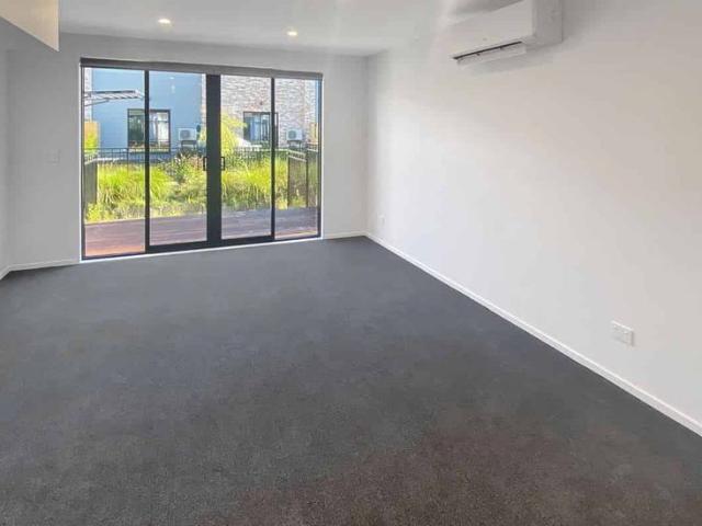 Townhouse for rent in Saint Albans, Canterbury