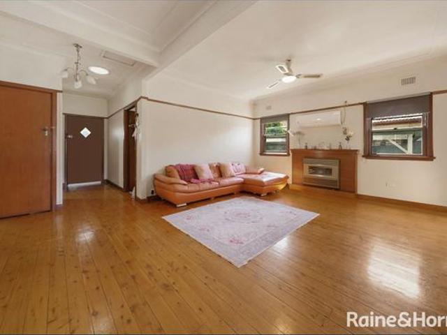 House for rent in Glenfield, Sydney