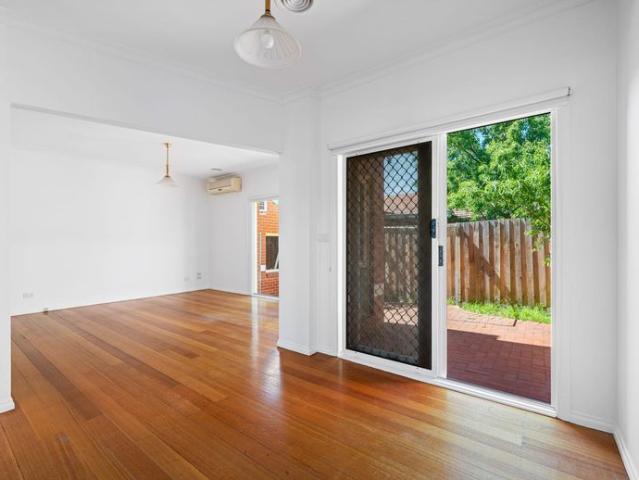 Townhouse for rent in Reservoir, Melbourne
