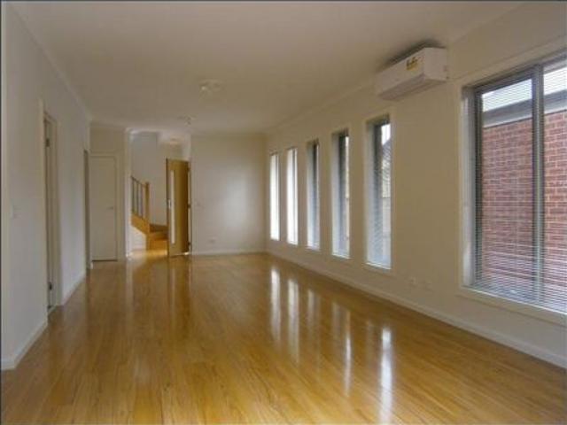 Townhouse for rent in Camerons Creek, Victoria