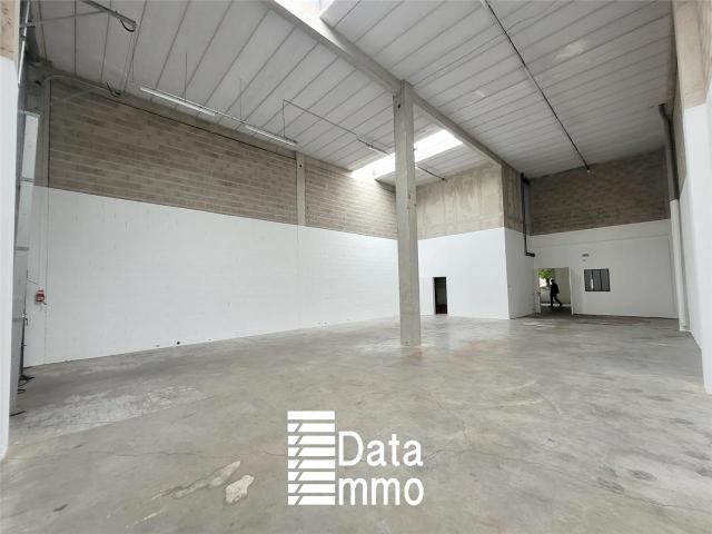 Local Commercial location à Torcy, Emerainville