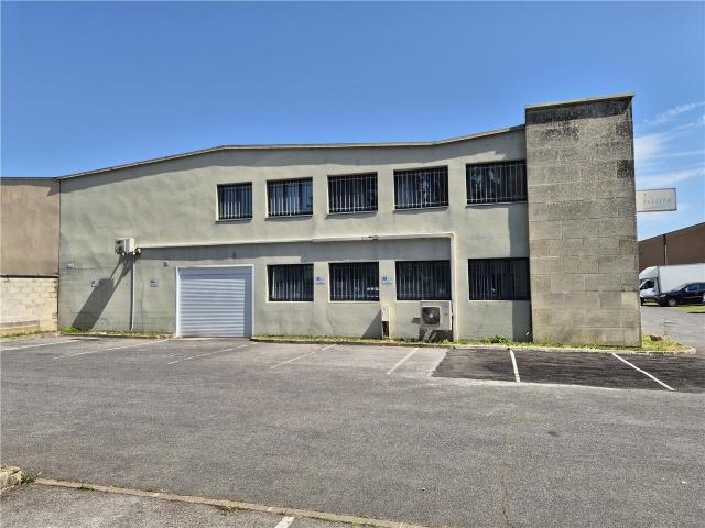 Local Commercial location à Torcy, Emerainville