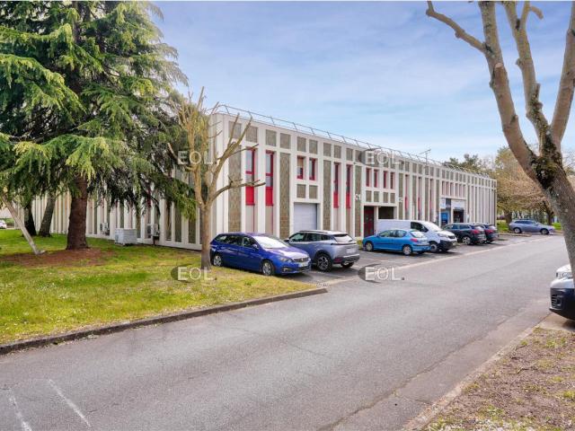 Local Commercial location à Pontoise, Eragny