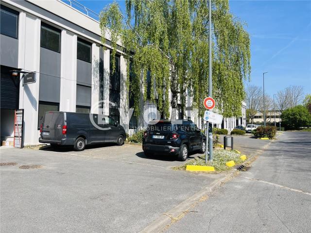 Local Commercial location à Torcy, Lognes