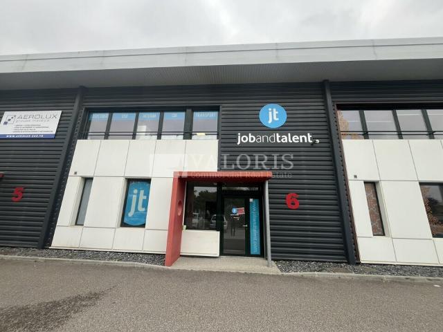 Local Commercial location à Saint-Quentin-Fallavier, Isère