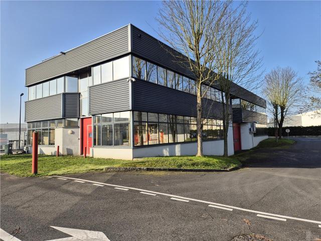 Local Commercial location à Évry, Tigery